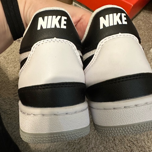 Nike attack sneakers - Picture 3 of 7